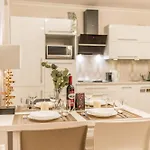 Piasek - Location, Patio, Tram&bus Nearby - By Rentujemy Apartment