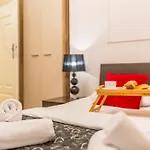 Apartment Piasek - Location, Patio, Tram&bus Nearby - By Rentujemy Krakow