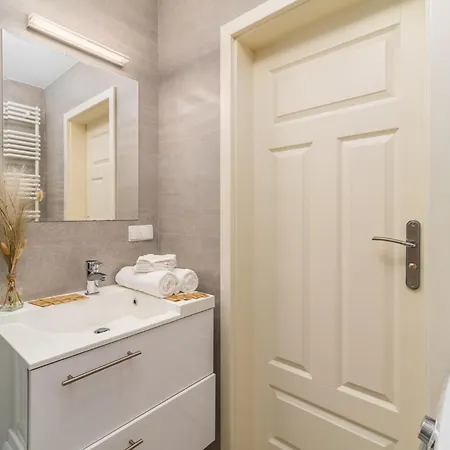 Piasek - Location, Patio, Tram&bus Nearby - By Rentujemy Apartman *