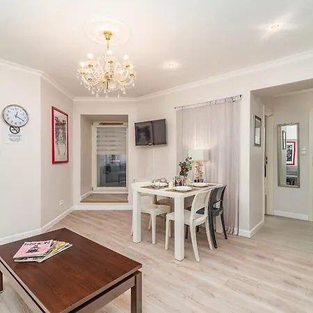 شقة Piasek - Location, Patio, Tram&bus Nearby - By Rentujemy