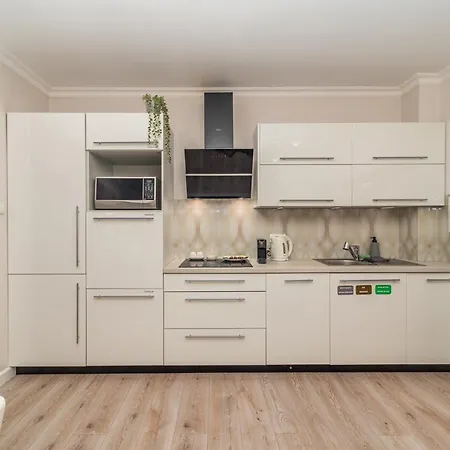 Piasek - Location, Patio, Tram&bus Nearby - By Rentujemy شقة كراكوفيا