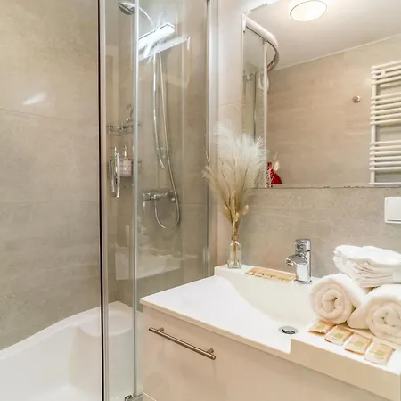 Piasek - Location, Patio, Tram&bus Nearby - By Rentujemy *