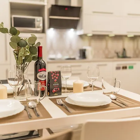 Piasek - Location, Patio, Tram&bus Nearby - By Rentujemy * كراكوفيا