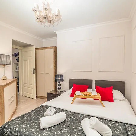 Piasek - Location, Patio, Tram&bus Nearby - By Rentujemy كراكوفيا