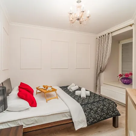 شقة Piasek - Location, Patio, Tram&bus Nearby - By Rentujemy كراكوفيا