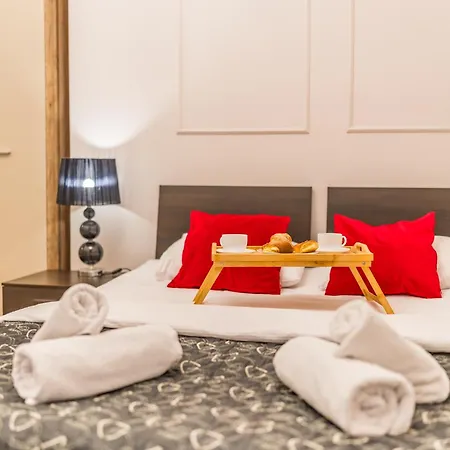 Piasek - Location, Patio, Tram&bus Nearby - By Rentujemy Apartment