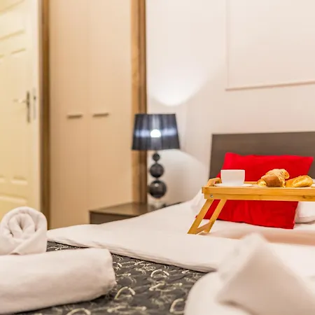 Apartment Piasek - Location, Patio, Tram&bus Nearby - By Rentujemy Krakow